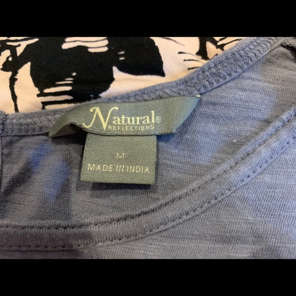 2 Medium Tops - Picture 5 of 5